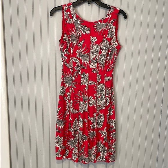 Enfocus Studio Dresses & Skirts - Elegant Red and Black Floral Sleeveless Dress | Size 4 FAIR CONDITION
